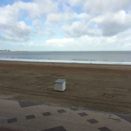 Apartment Prachtig Ingericht Met Frontaal Zeezicht In Duinbergen Knokke-Heist