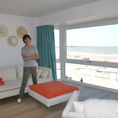 Apartment Prachtig Ingericht Met Frontaal Zeezicht In Duinbergen