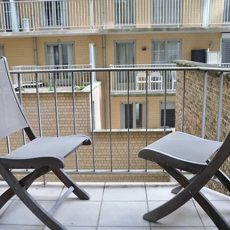 Prachtig Ingericht Met Frontaal Zeezicht In Duinbergen Apartment