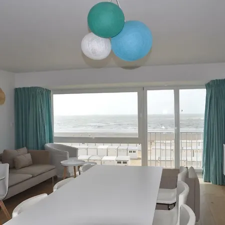 Apartment Prachtig Ingericht Met Frontaal Zeezicht In Duinbergen